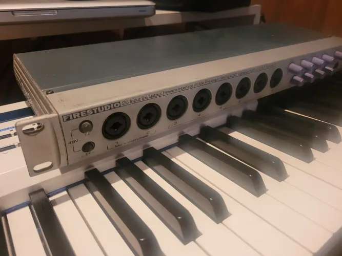 Pré sonus fire studio 8 canais SÓ 1000
