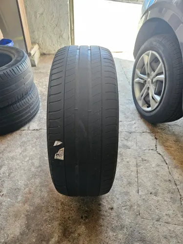 Pneu Michelin 215/55R17 semi novo