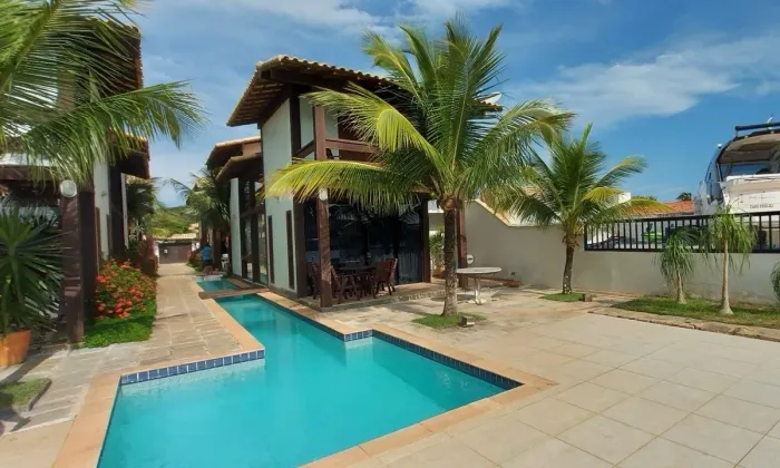 R$ 1.200.000 - Casa à Venda com 3 quartos, todos suítes e canal navegável na Ogiva , Cabo