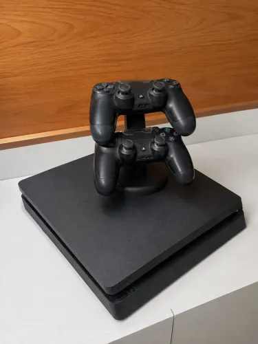 PS4 funcionando perfeitamente em ótimo estado - olhe a descrição!!