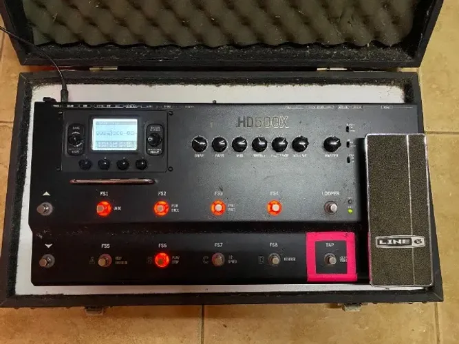 Pedaleira Line 6 POD HD500X + Hard Case Line 6
