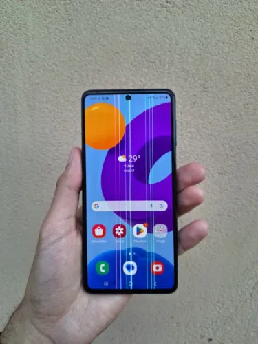 Samsung Galaxy M52 5G NFC - com listras na tela
