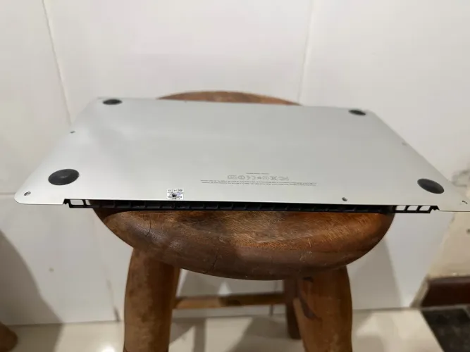 Carcaça traseira Macbook Air A1370 (usada)