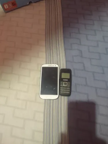Celulares antigos Sem sinal de vida/Caixinhas de som 