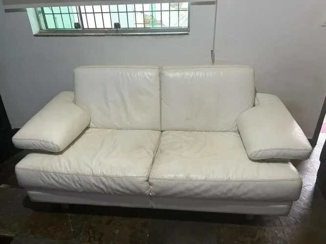Sofá couro