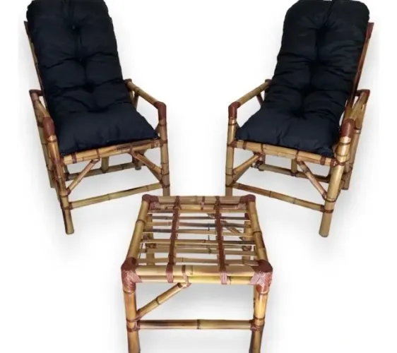 Conjunto de cadeiras de bambu