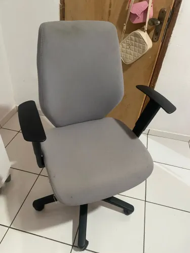 vendo cadeira gamer ou escritório sem avaria só está um pouco suja 9. *
