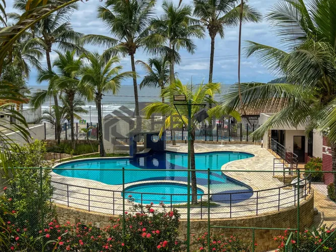 Cobertura reformada com piscina churrasqueira vista mar na beira mar da Praia do Tombo, Gu