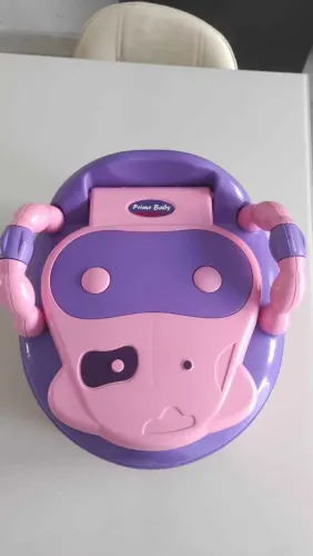 Troninho infantil / pinico , toca música.