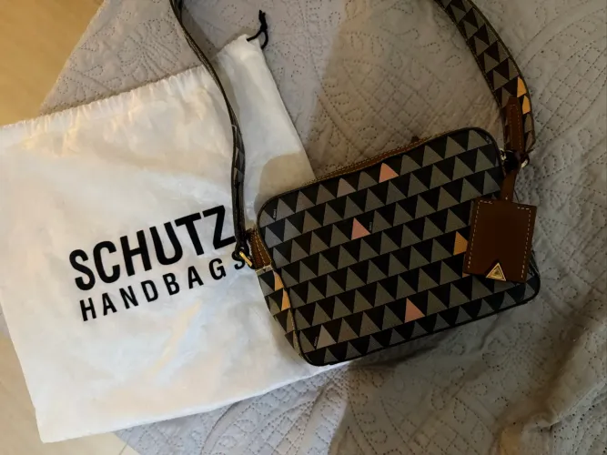 Bolsa Schutz triangle