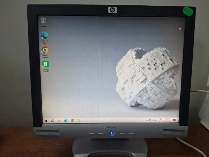 Monitor 15,6" - HP L156v (R$50 a 80)