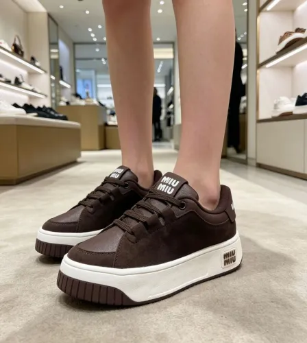 TÊNIS CASUAL MODELO NOVO DA MIUMIU