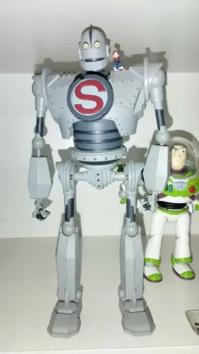 Action figure gigante de ferro diamond select