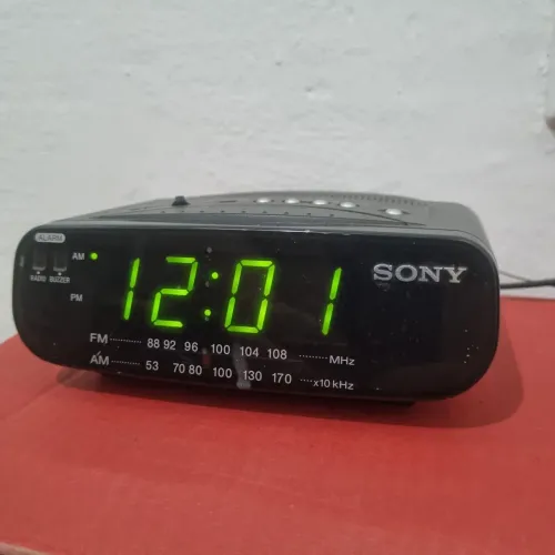 Rádio-relógio digital AM/ FM Sony Dream Machine ICF- C212
