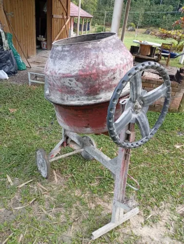 Betoneira 150 lts
