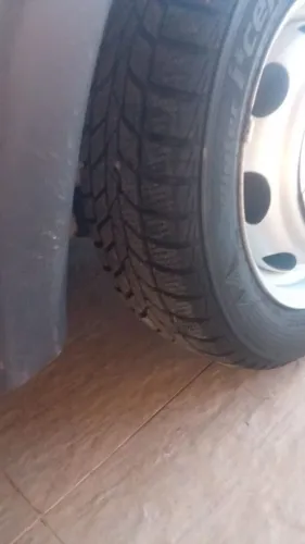 Vendo roda 13 GM com pneus novos 