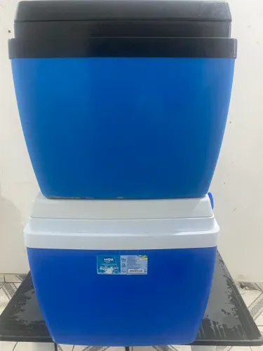 2 Caixa térmica 32 litros semi nova 