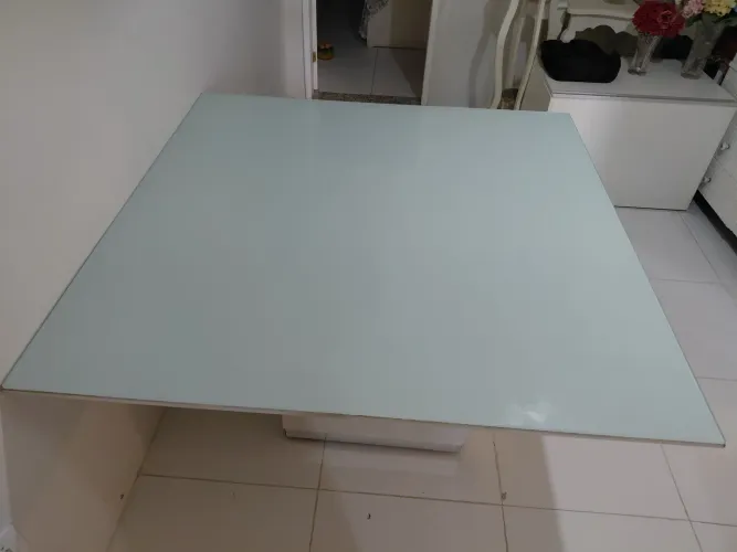 Mesa De Jantar Quadrada Laca Branca Com Tampo De Vidro - 100% MDF