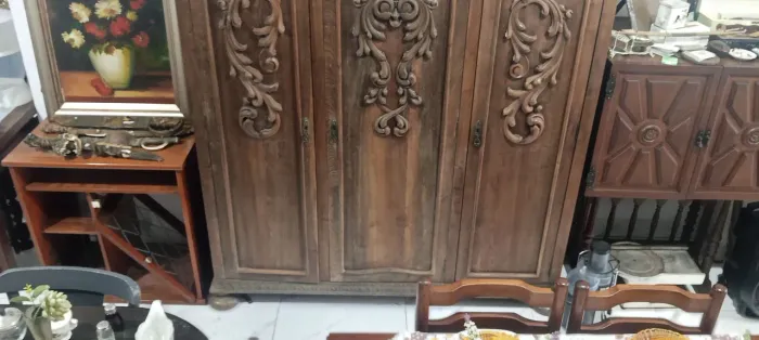 ? ROUPEIRO ANTIGO DE PAU-ÓLEO ? PEÇA CENTENÁRIA Incluso entrega 