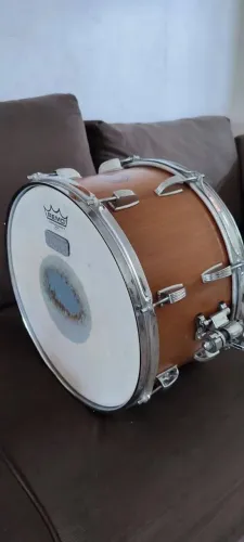 Vendo caixa 14x8 feita de,luthier madeira em Marupá.