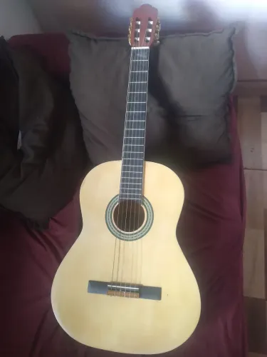 Violão semi-novo 