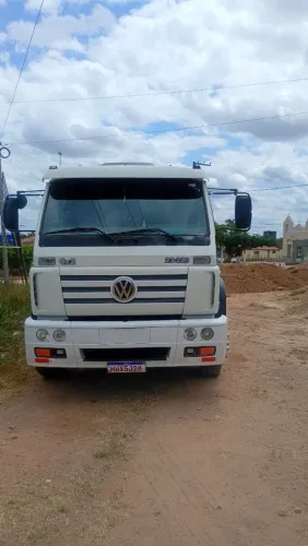 Caminhão caçamba 