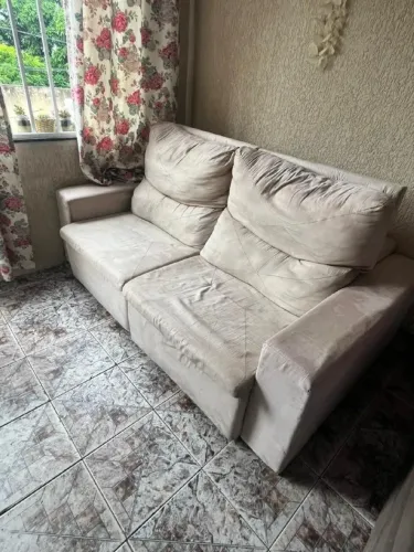  Sofá Bege 2 lugares em tecido Suede (retrátil)