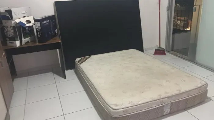 Cama Casal com Baú (Vendo Completa) - Ótima Oportunidade!