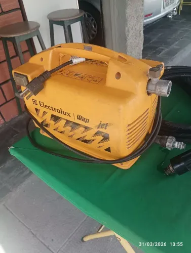 Máquina de lavar Alta Pressão Eletrolux.