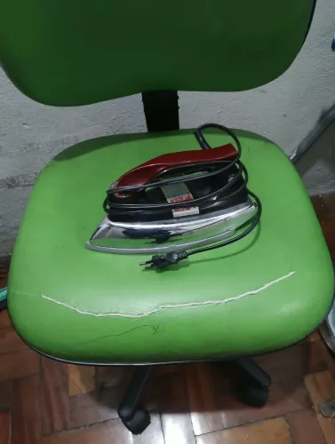Dóis ferro de passar roupa bom estado e funcionando Blek Decker