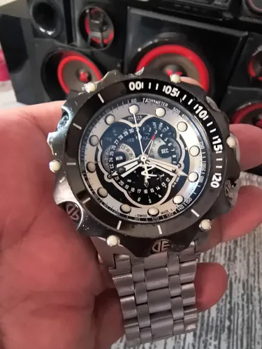 Vendo invicta Venom hybrid 