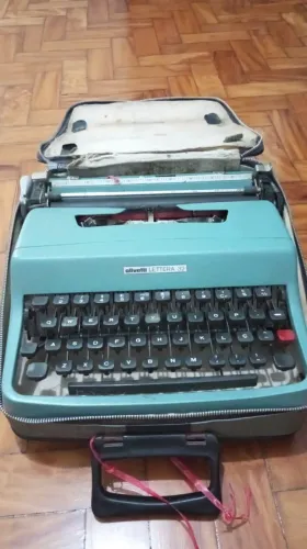 Máquina de Escrever - Olivetti Lettera 32