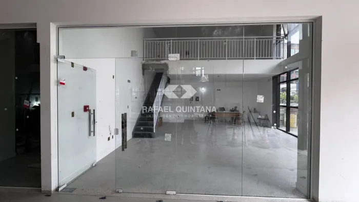 ALUGUEL: Loja Ampla com Mezanino, 225m², 3 Vagas, Lauro Linhares, Trindade, Florianópolis