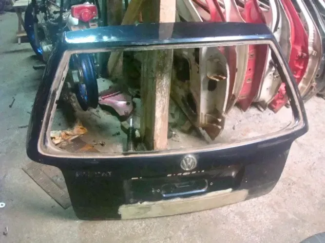 Tampa Porta Malas Capo Traseiro Passat Variant 1999 Preto