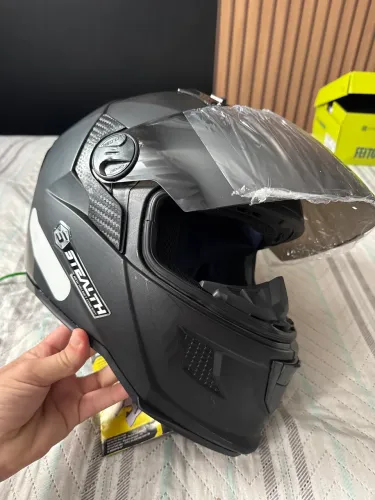 Capacete stealth preto fosco e chumbo