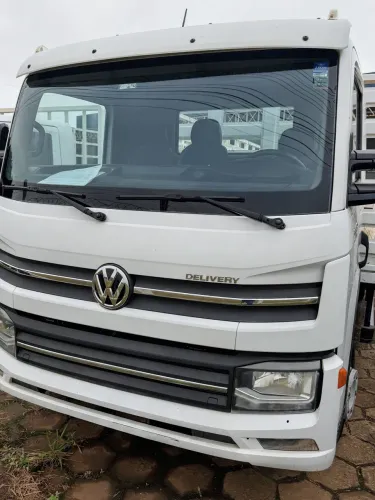 Marca: VOLKSWAGEN Modelo: 11.180 DRC 4X2 *Cor: Branca Ano Modelo: /2022