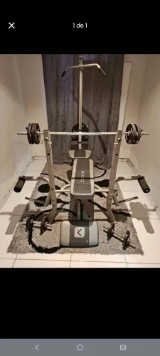 Máquina de musculação de diversos exercícios