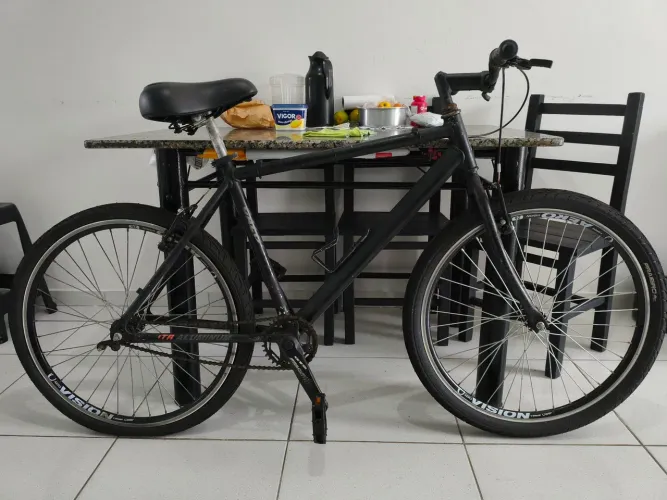 Vende-se duas bikes aro 26, uma para pronto uso outra para restaurar e acompanha...