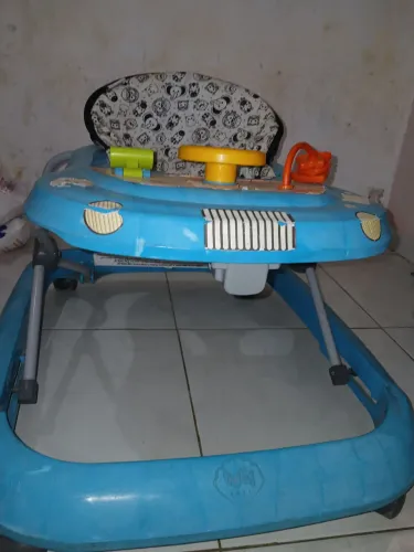Vende - se um andajar