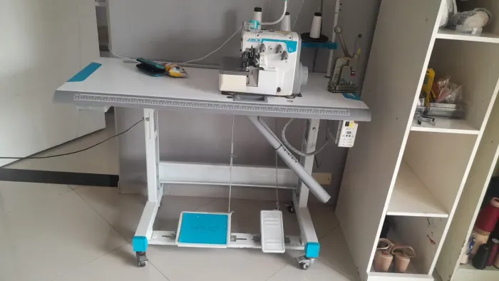 Máquina overloque Jack semi nova em Jundiaí 