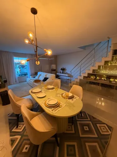 100% Mobiliado! Casa Tripex c/ 5 Quartos sendo 3 Suítes no Condomínio Amsterdan Village