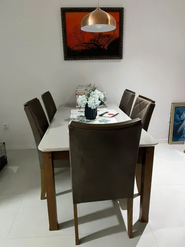 Mesa com 6 cadeiras