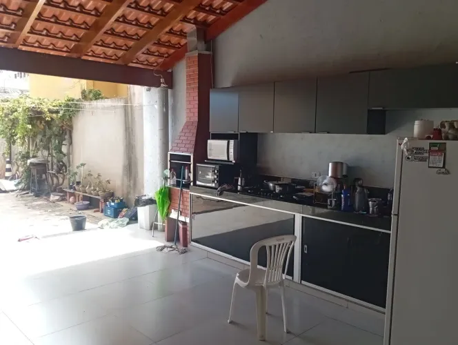 Quintal Grande /próximo Colégio Tiradentes/Jardim Palmeiras ..290.000.00 