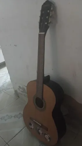 VENDE-SE VIOLÃO!