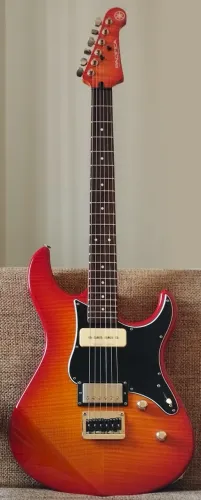 Guitarra Yamaha Pacifica 611HFM