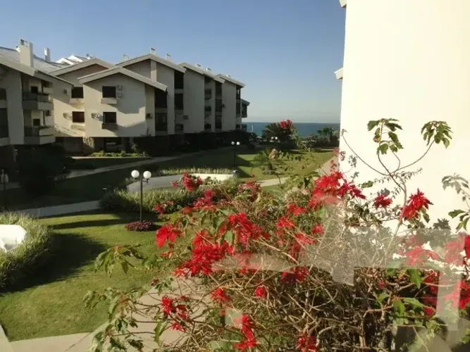 Apto 02 Quartos em condomínio Frente ao Mar na Praia Brava - Florianópolis - SC