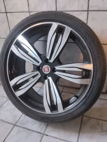 Vendo jogo de roda aro 20 com 4 pneus novos ou vendo só os pneus ou só as rodas 