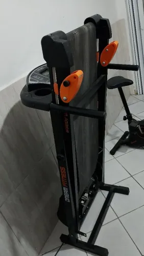 Vendo esteira ergométrica dobrável e reclinável