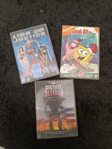 Kit Desenhos Animados - 3 DvDs - Bob Esponja, Liga da Justiça e Gigante de Ferro
