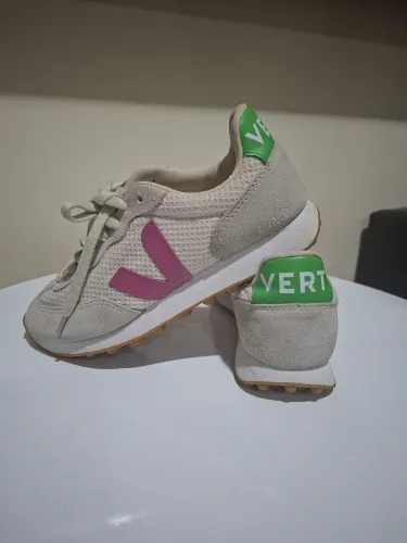 TÊNIS VEST NOVO